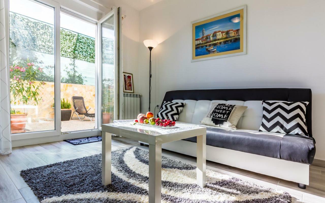 Apartment Mika Pula Exterior photo